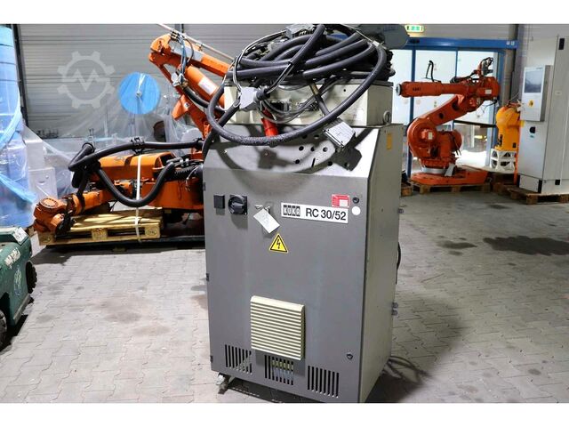 Control system for industrial robots KUKA RC 30/52